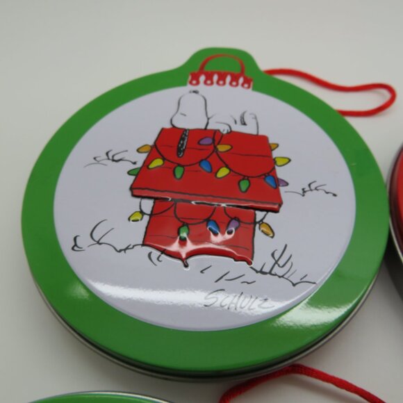 Christmas Snoopy Round Empty Tin Can Lid Ornament Keepsake Container Set of 4 - Picture 2 of 10
